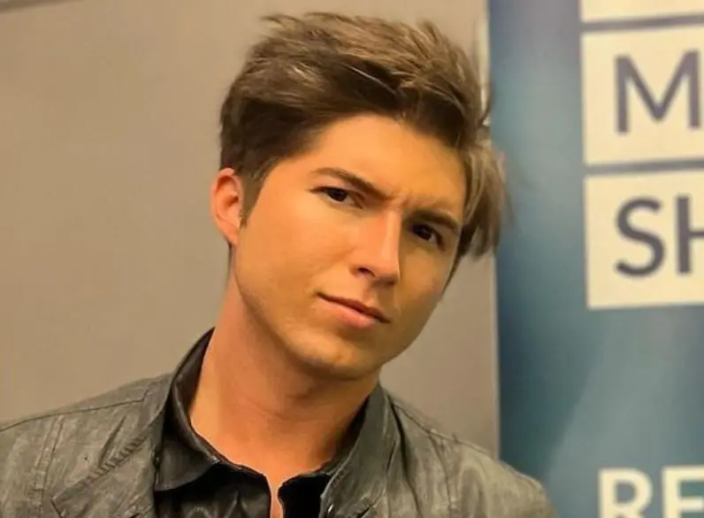 Era el hermano menor de Zoey, era muy protector con ella, adem&aacute;s era travieso y muy inteligente.