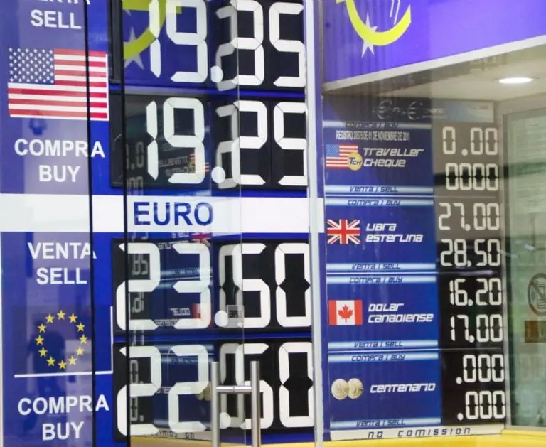 Así se cotiza el dólar en casas de cambio. Foto: Cuartoscuro.