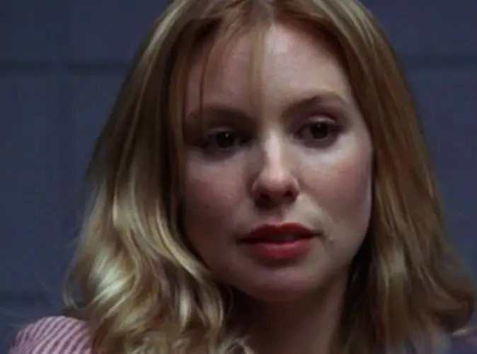  Era la hermana mayor de Kevin, quien quería unirse al movimiento hippie.