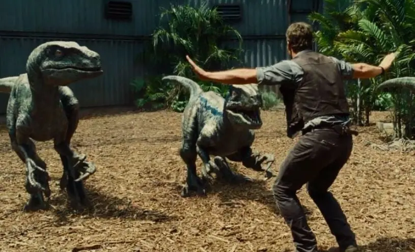 Ocurre tras 20 años de Jurassic Park, donde un nuevo parque de dinosaurios se ha abierto, con una criatura híbrida como atracción principal. Ocurre tras 20 años de Jurassic Park, donde un nuevo parque de dinosaurios se ha abierto, con una criatura híbrida como atracción principal.