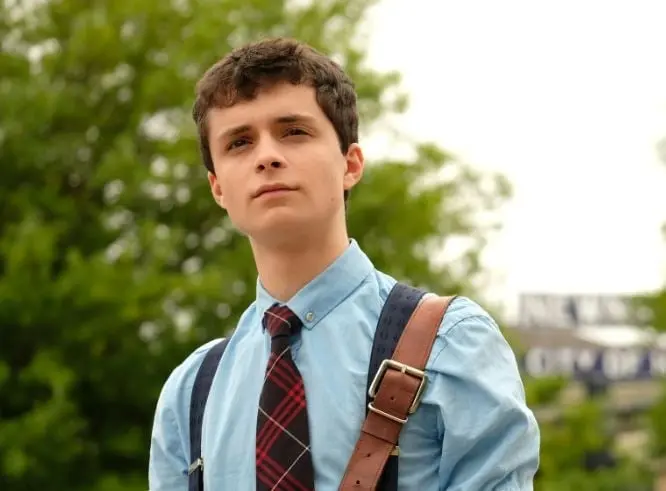 Cuenta la historia de un joven agradable que lucha contra la ansiedad social y la depresión con ayuda de su amigo imaginario. Cuenta la historia de un joven agradable que lucha contra la ansiedad social y la depresión con ayuda de su amigo imaginario.