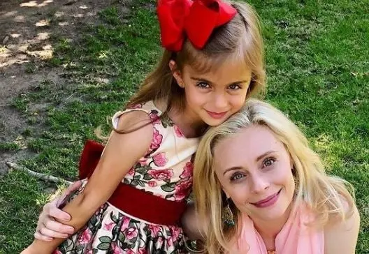 Era una de las mejores amigas de Elle, quien siempre la apoyaba en todas sus decisiones.