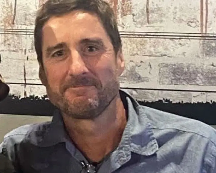 Era uno de los socios de la firma de Callahan, quien tiene confianza en Elle como abogada y se enamora de ella.