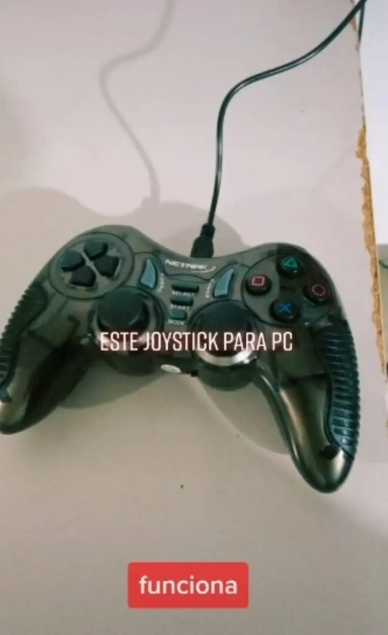 No solo se encuentra basura: también cosas útiles como este control para consola de videojuegos. Foto: TikTok.