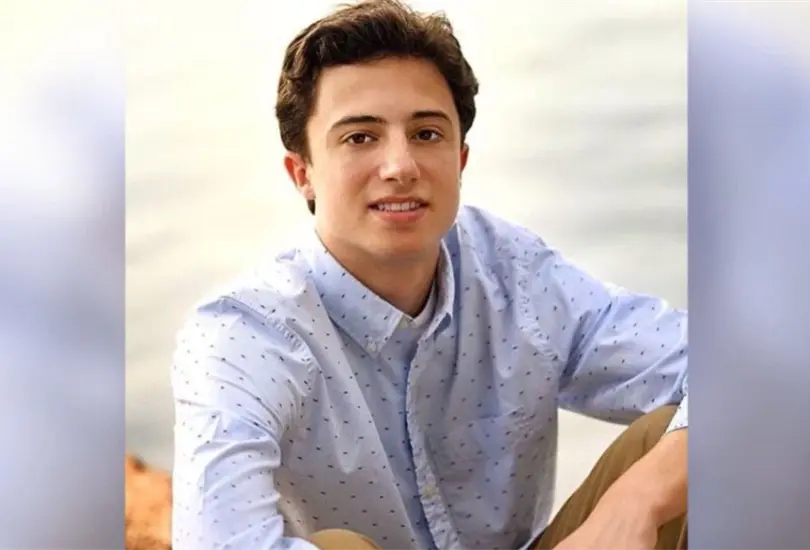 El joven fue obligado a beber vodka a trav&eacute;s de un tubo que los miembros de la fraternidad le colocaron en la boca; horas despu&eacute;s tuvo un paro cardiaco por lo que fue abandonado a las afueras de un hospital 