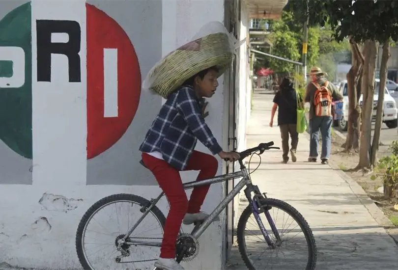 El PRI utiliza los colores de la bandera.