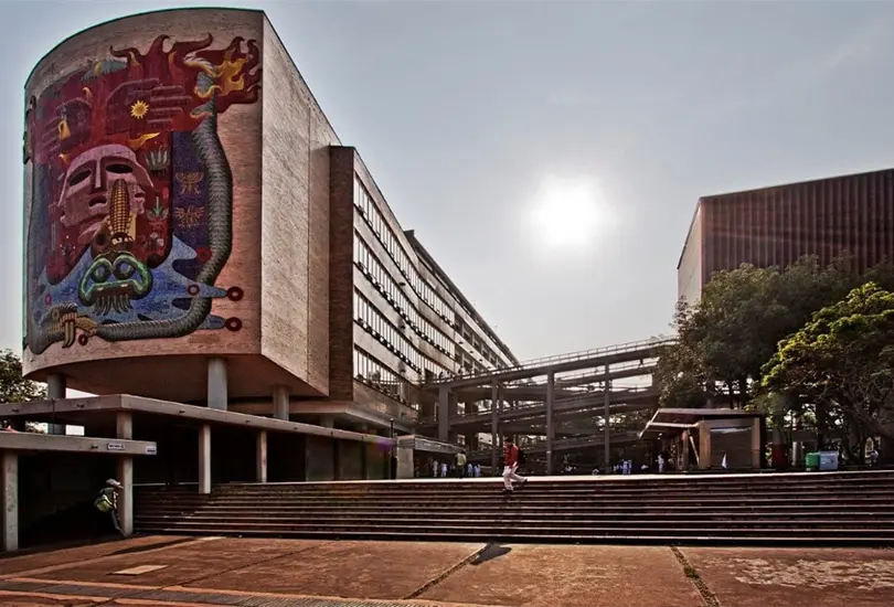 A través de un comunicado, la UNAM confirmó que un alumno se arrojó de un edificio de la Facultad de Medicina A través de un comunicado, la UNAM confirmó que un alumno se arrojó de un edificio de la Facultad de Medicina