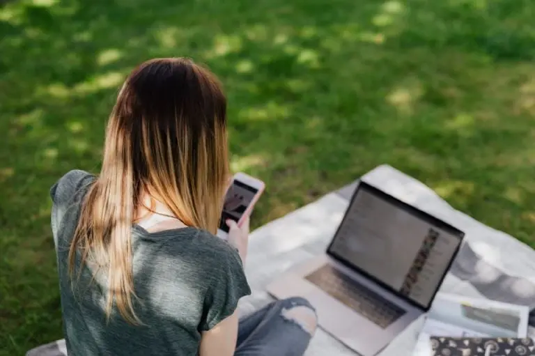 Los perfiles falsos abundan en todas las redes sociales. Las intenciones de algunos pueden llegar a ser peligrosas. En especial para los menores. Foto: Pixabay.