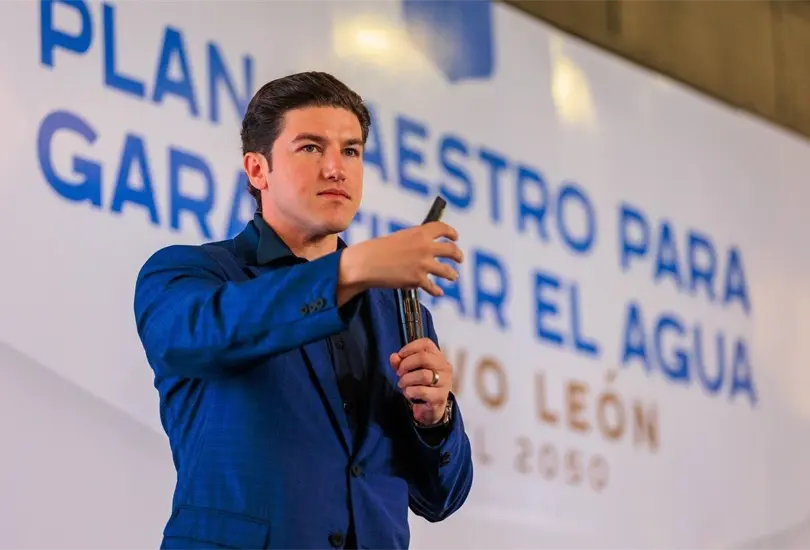 Samuel Garc&iacute;a reprocha falta de apoyos por crisis de agua en NL: "No mandan una chingada despensa"