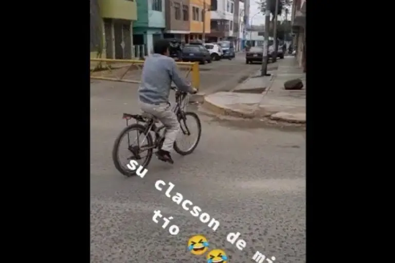 Abuelito con loro en bicicleta - Captura de pantalla