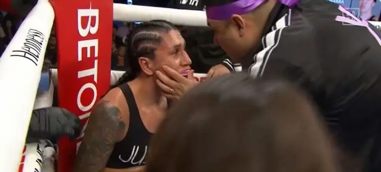 El combate se detuvo en el tercer asalto. Foto: captura de pantalla.