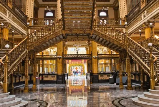 No te pierdas el recorrido guiado por el Palacio Postal. No te pierdas el recorrido guiado por el Palacio Postal.