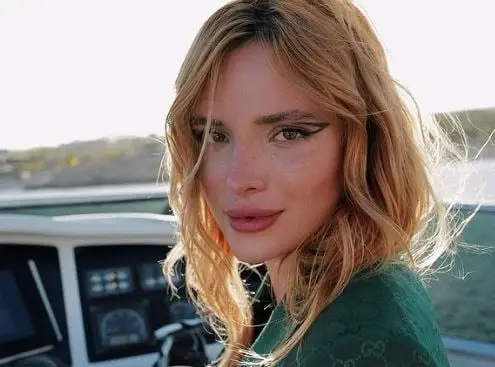  Bella Thorne
