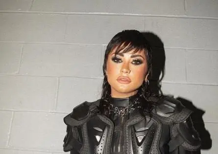 En entrevista para el podcast "The Joe Rogan Experience", la cantante se declar&oacute; pansexual luego de que fuera cuestionada si se identificaba con esa orientaci&oacute;n sexual.