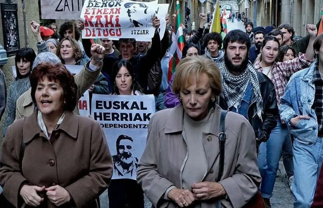 Esta serie basada en la novela hom&oacute;nima cuenta la historia de Fernando Aramburu y los 30 a&ntilde;os del conflicto vasco.