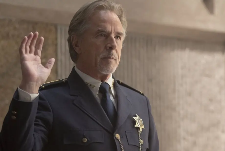 En una realidad alternativa en Estados Unidos, los superh&eacute;roes son tratados como si en realidad fueran delincuentes. 