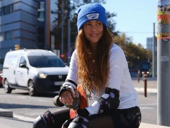 Su nombre completo es Shakira Isabel Mebarak Ripoll; su mamá es española-italiana y su padre es libanés. 