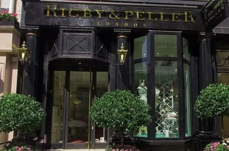  Desde 1960, esta marca de lencería y corsetería brindó sus productos a la casa real, sin embargo, una indiscreción de la dueña de la firma hizo que se terminara el convenio recientemente.