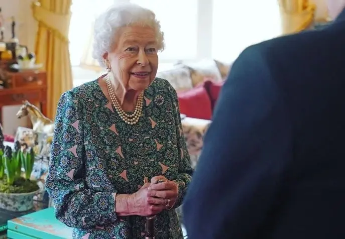 Desde 1989, la reina ha usado el esmalte Essie en tono "Ballet Slippers".