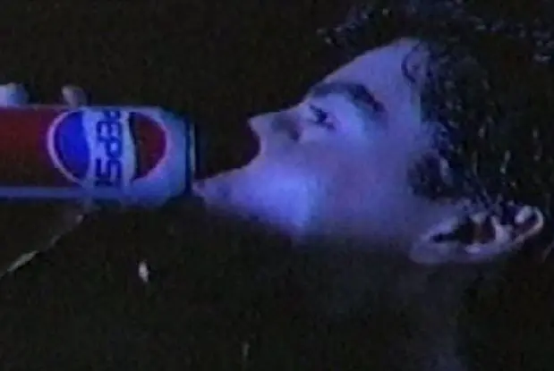En los 80, Chayanne fue elegido como el primer artista latino en anunciar a Pepsi con la canci&oacute;n "El ritmo se baila as&iacute;".