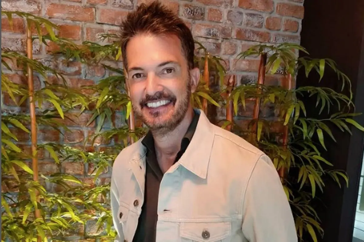 El conductor de programas como Venga la Alegría y La Academia fue diagnosticado con linfoma de Hodgkin, cuando su carrera estaba en la cúspide y se acababa de casar con Ingrid Coronado