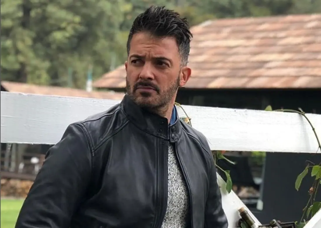 A finales de 2015, fue inducido a un coma tras un paro cardiorrespiratorio y los médicos sugirieron desconectarlo, algo que su madre no aceptó.