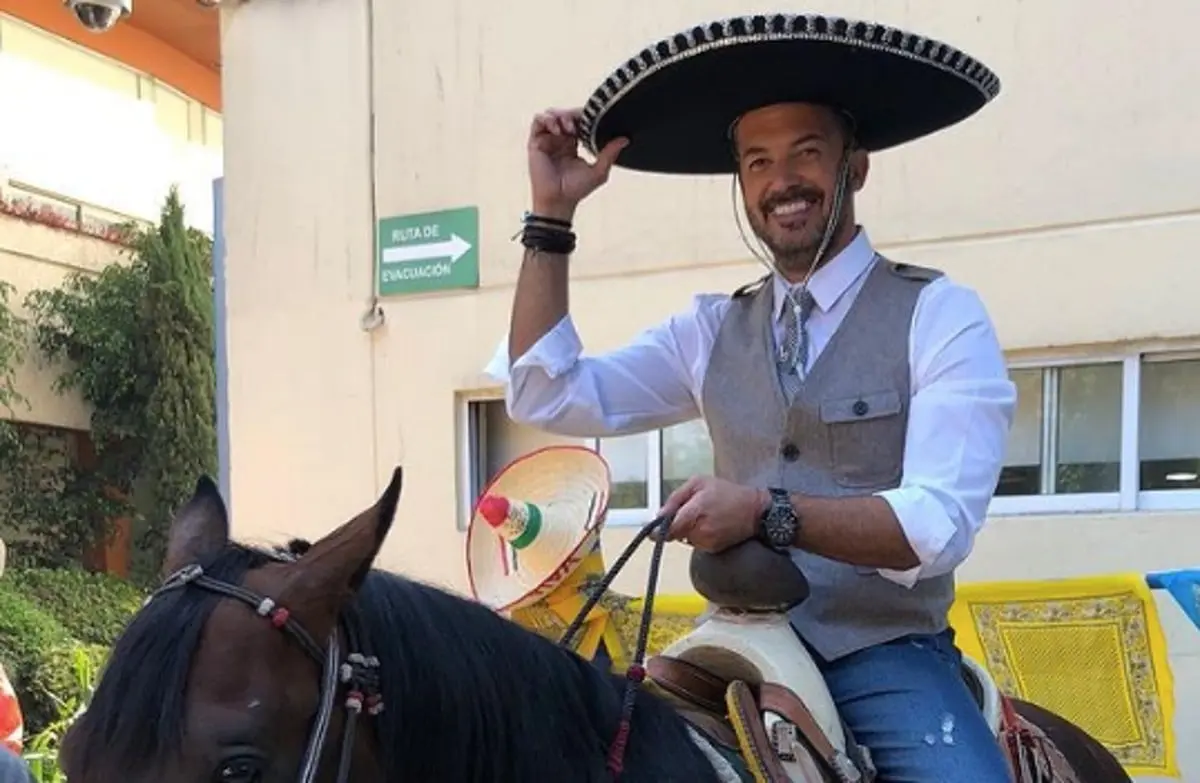 Tras 10 días, despertó y siguió terapias para recuperar su movilidad y el habla. "No podía comer, me tenían que bañar, era como un bebé. Me diagnosticaron que nunca iba a volver a hablar o respirar sin ayuda. Hoy no utilizo nada de eso. Si yo pude, cualquiera puede hacerlo", narró como un mensaje de esperanza.