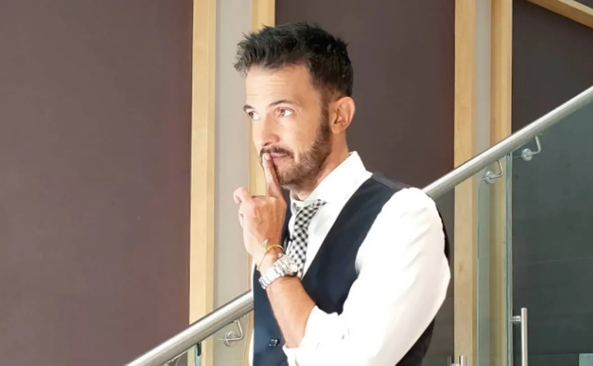 En 2018 se incorporó como conductor al matutino Hoy de Televisa, aunque solo estuvo en unos meses debido a que no se sentía cómodo con el resto de los conductores.