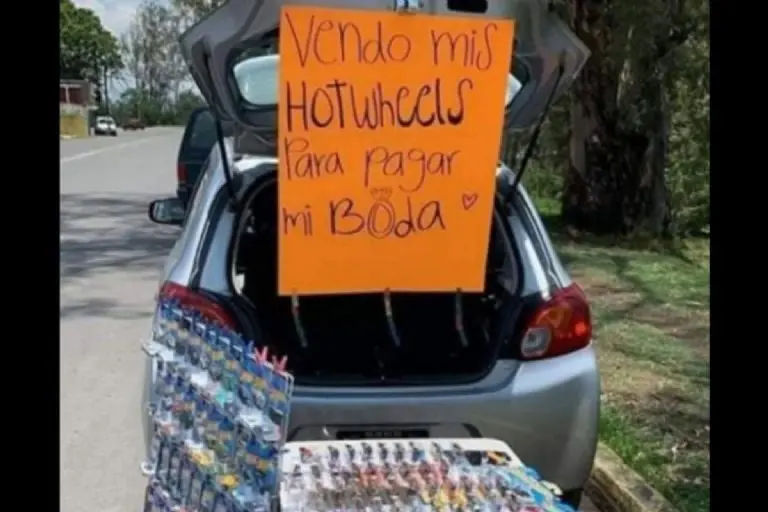 Hombre vende colección de Hot Wheels