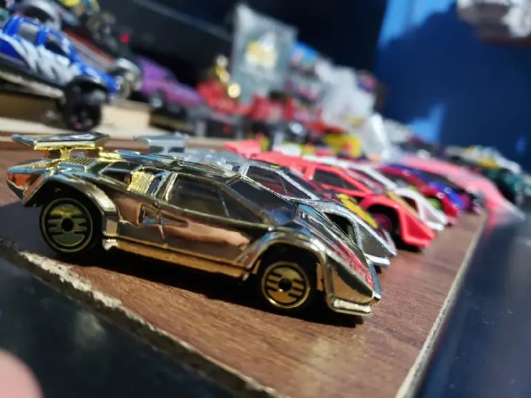 Hombre vende colección de juguetes - Facebook