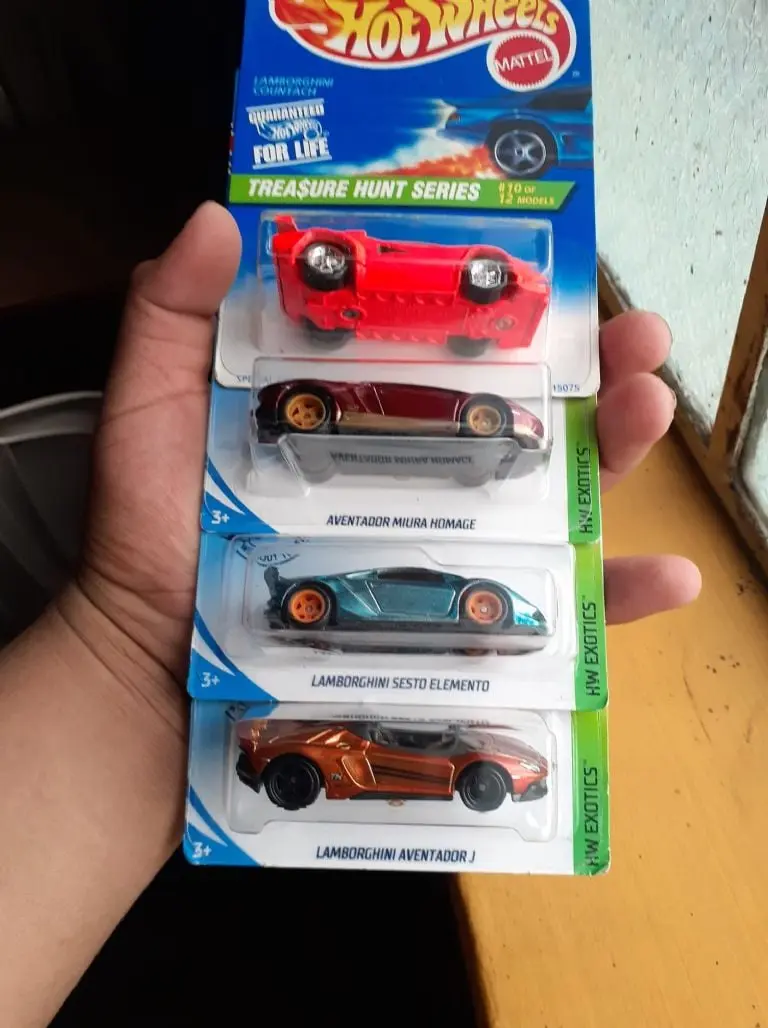 Coleccionista vende autos Hot Weels para pagar su boda - Facebook