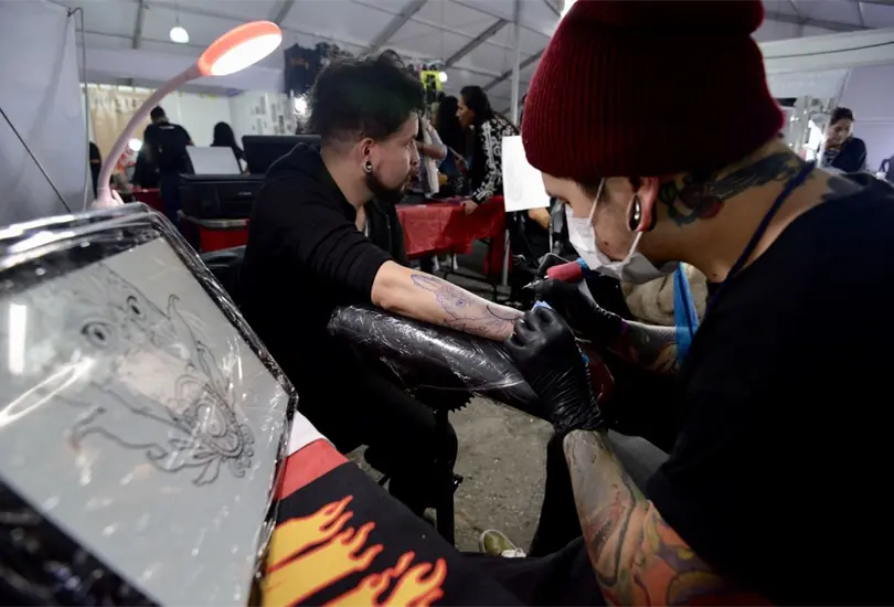 Si eres tatuador y te interesa sacar tu tarjeta de control sanitario para cuidar la salud de tus clientes, aqu&iacute; puede consultar paso a paso c&oacute;mo obtenerla