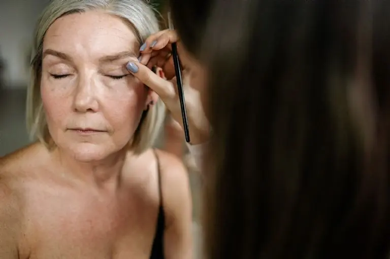 La canas con una parte natural del envejecimiento humano. Foto: Pexels