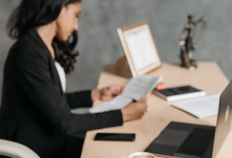 Joven se titula como licenciada en Derecho y termina divorciando a sus pap&aacute;s | VIRAL