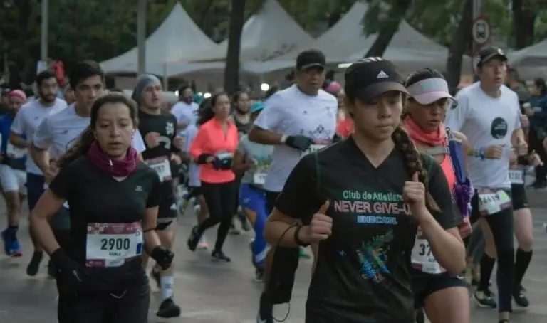 El medio maratón se corre por Paseo de la Reforma. Foto: Madio Maratón.