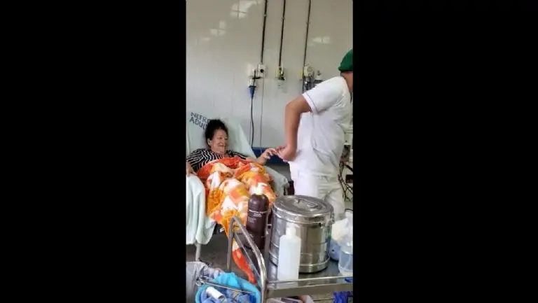 Las pacientes sonreían al verlo bailar - Captura de pantalla