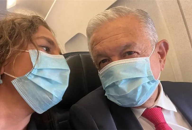 Beatriz Guti&eacute;rrez M&uuml;ller acompa&ntilde;a a L&oacute;pez Obrador en su gira a EU.