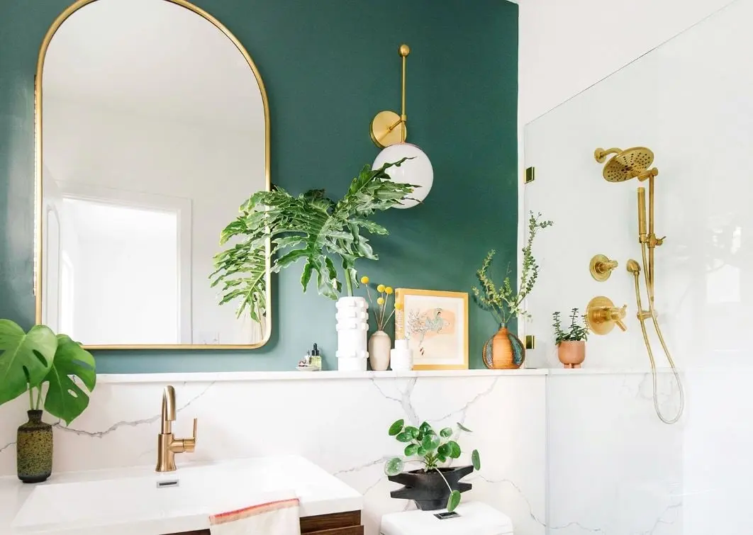 Este tono se vincula con la naturaleza y la abundancia, además transmite tranquilidad y armonía. Es ideal para salas y baños.