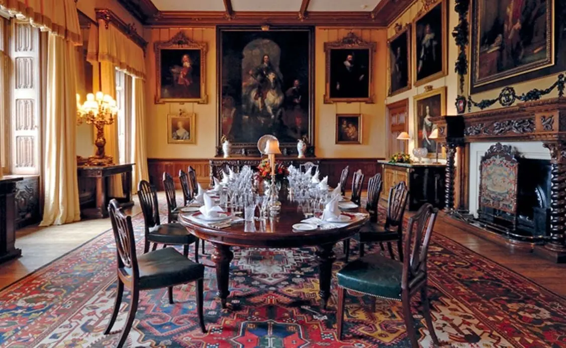 El castillo donde vive la familia Crawley se ubica en Hampshire, Reino Unido.