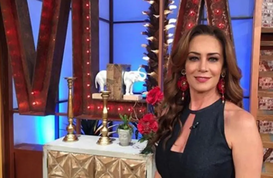 Pen&eacute;lope Menchaca | Anette Michel