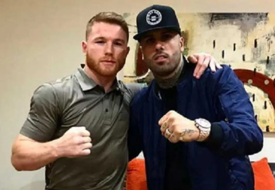 El exponente del reguetón también publicó en su Instagram una foto junto al pugilista.