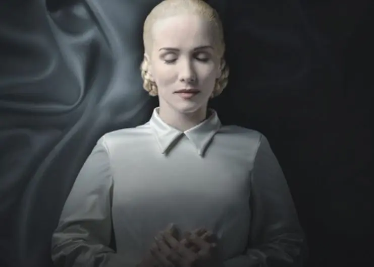 Esta serie sigue la historia de la desaparición del cuerpo embalsamado de Eva Perón, hecho que influyó en la política de Argentina durante más de dos décadas. 