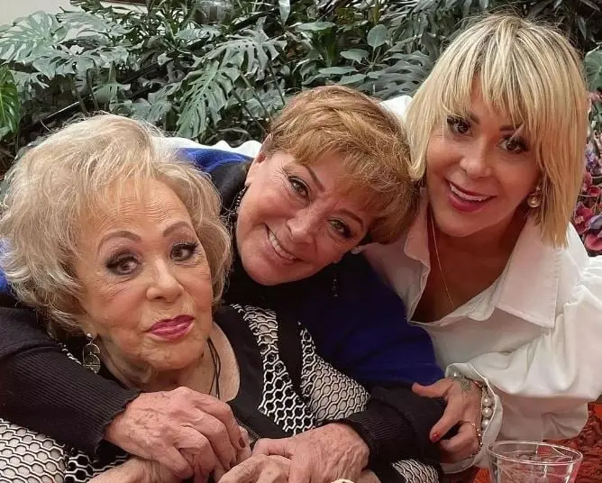 Interpretó a Isabel Rangel vda. de Dorantes.