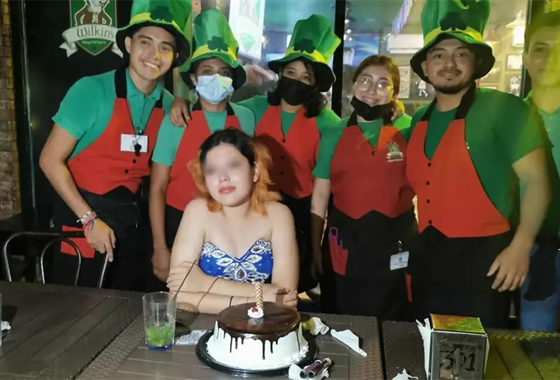 Dejan plantada a quincea&ntilde;era