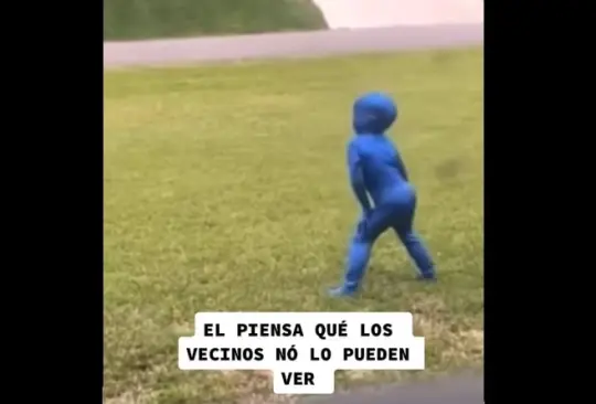 Cree que nadie lo ve. Cree que nadie lo ve.