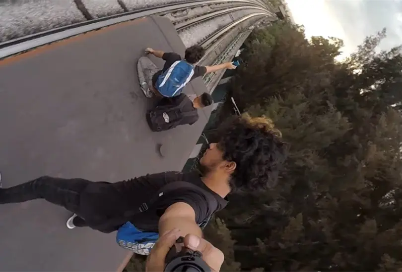 Los j&oacute;venes viajaron surfeando de la estaci&oacute;n Ciudad Deportiva a Vel&oacute;dromo solo para publicar un video en sus cuentas de YouTube y con ello obtener m&aacute;s seguidores
