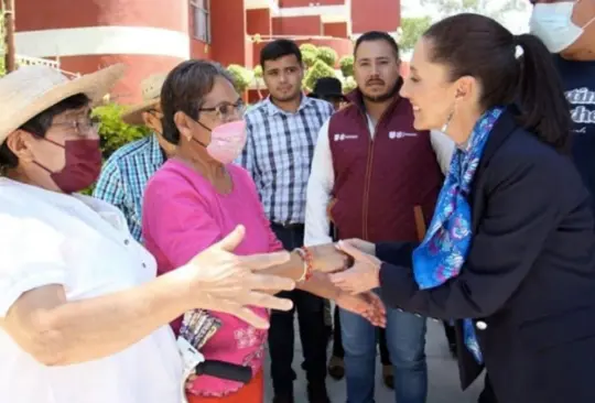 Sheinbaum indicó que van a acelerar los trámites de escrituración.