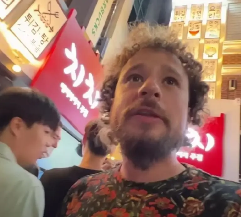 Bares de Corea le niegan el acceso a Luisito Comunica (YouTube)