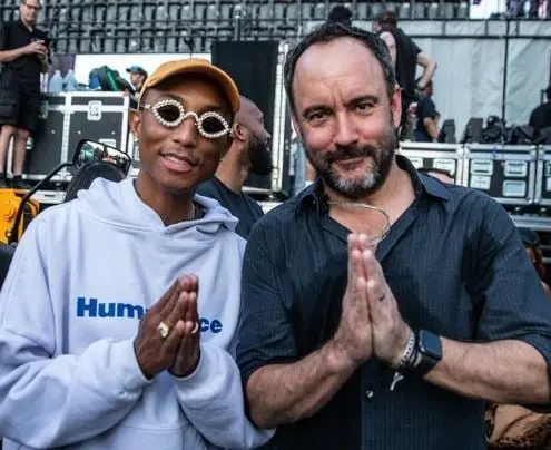 Era el esposo de Devlin, un empresario que ten&iacute;a un matrimonio "fachada" pues en realidad era gay.