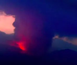 Volcán Sakurajima entra en erupción y activan alerta máxima en Japón | VIDEO